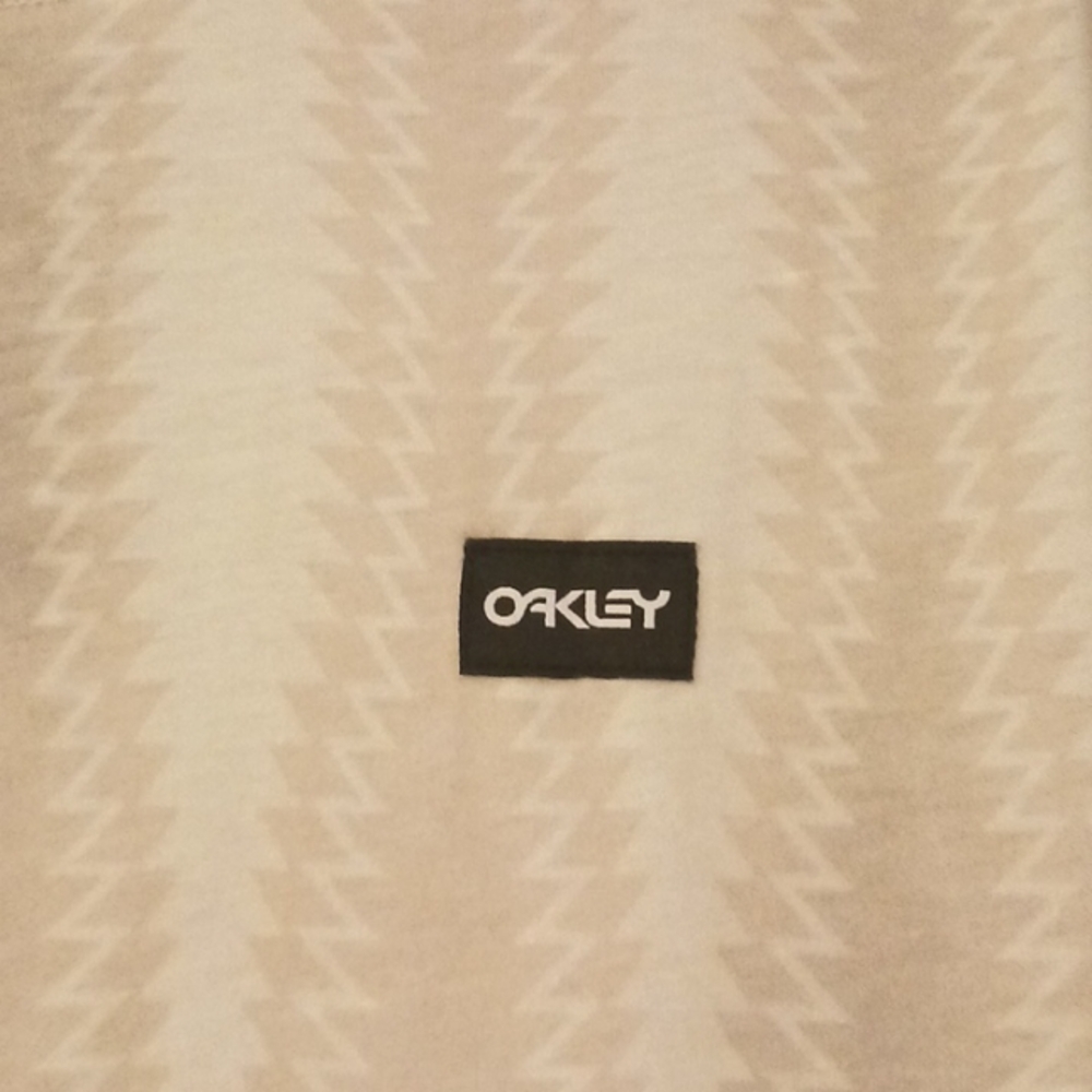 Oakley "Hydrolix" Vertical Sets Tee Rock Fader Logo T-Shirt in Size L (NWT) - Picture 3 of 8